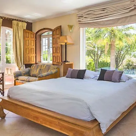 Sleeps 10 Pool Air Con Almancil